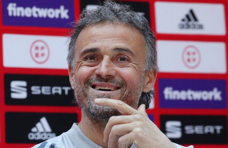 TA：范德贝克的租借合同中含买断条款，费用1100万欧据TheAthletic报道，范德贝克已经前往法兰克福接受体检，即将租借加盟。